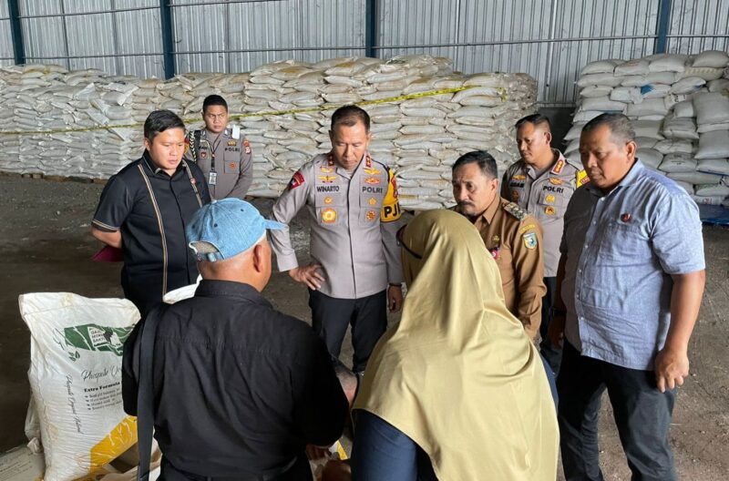 DITRESKRIMSUS GREBEK GUDANG SIMPAN 13.500 SAK PUPUK ORGANIK PHOSPAT ILEGAL